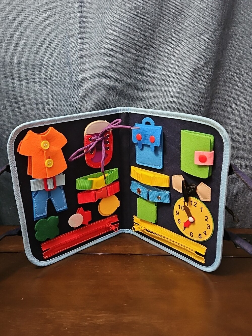 Felt Busy Board for Toddlers 1-4Y | Montessori Sensory Travel Toy | Buckle & Zip